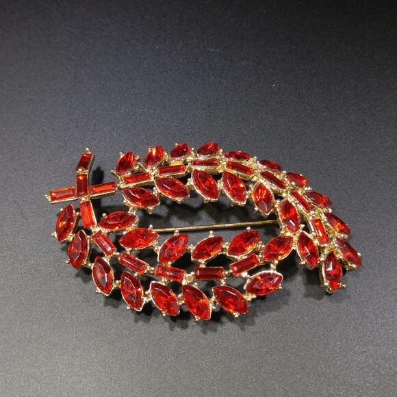 Vintage Red Rhinestone Leaf Spray Brooch Gold Tone Statement Pin Large - Picture 3 of 7